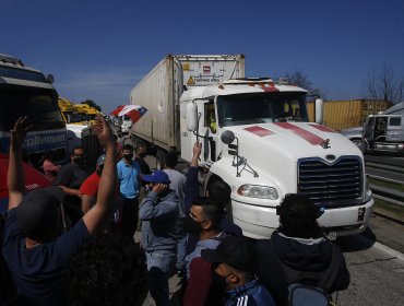 Camioneros retomaron los cortes de ruta en las regiones del Biobío y La Araucanía