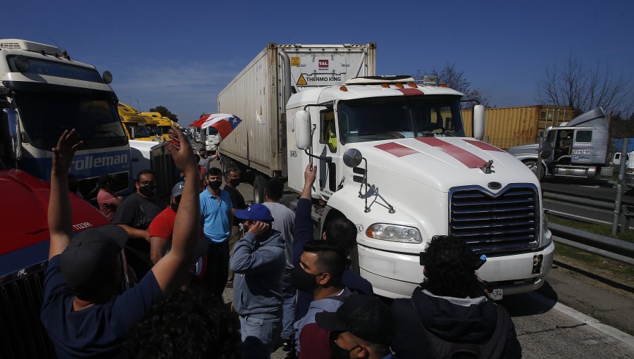 Camioneros retomaron los cortes de ruta en las regiones del Biobío y La Araucanía