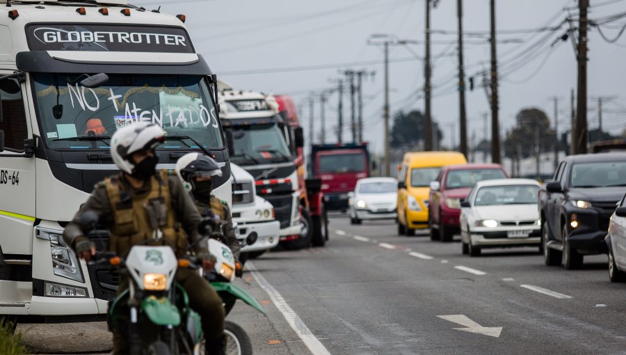 Camioneros depusieron el paro en rutas de la Macrozona Sur ante declaración de Estado de Emergencia