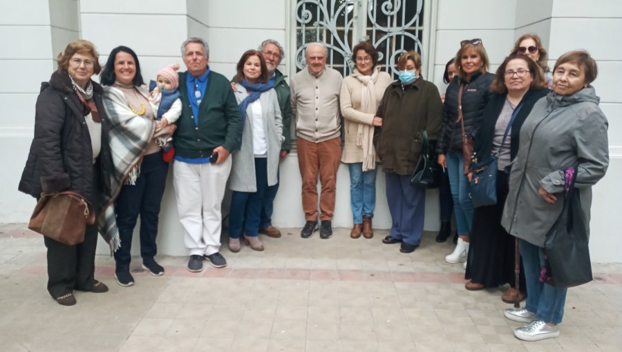 Constituyente Agustín Squella se reúne con vecinos de Población Vergara de Viña para informar sobre el trabajo de la Convención