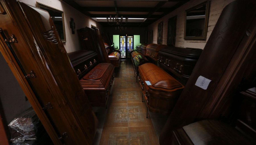 Hombre fue encontrado sin vida al interior de funeraria en Quillota: se presume una caída accidental por una escalera