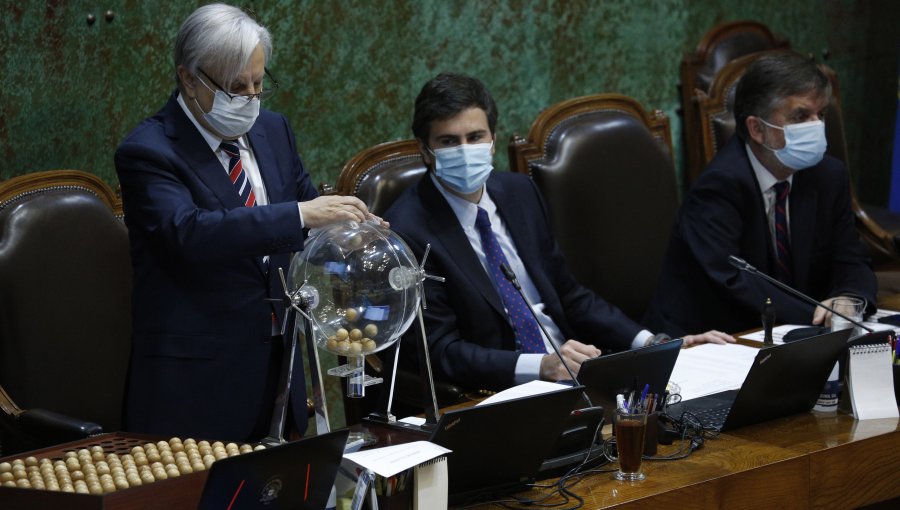 Sortean nombres de diputados que conformarán la comisión revisora de acusación contra Piñera