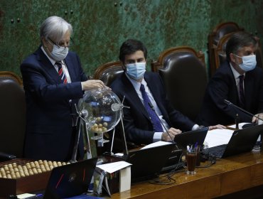 Sortean nombres de diputados que conformarán la comisión revisora de acusación contra Piñera