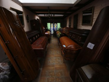 Hombre fue encontrado sin vida al interior de funeraria en Quillota: se presume una caída accidental por una escalera