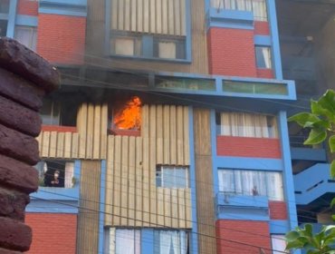 Incendio consumió departamento en sector Siete Hermanas de Viña del Mar
