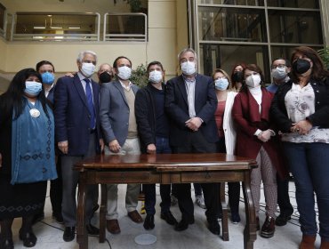 Diputados de oposición firman e ingresan acusación constitucional contra el presidente Sebastián Piñera