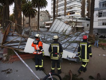 Fuerte viento derribó parte del techo de la Facultad de Ingeniería de la Universidad Católica de Valparaíso