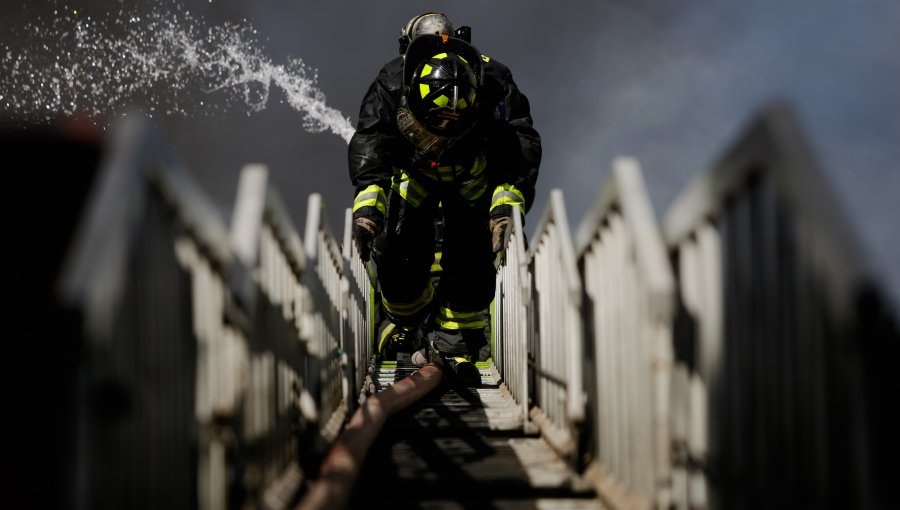 Madre e hijo fallecieron en incendio de su casa en la comuna de Macul