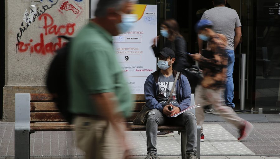 Empleo corta racha al alza: en septiembre se perdieron 411 mil puestos de trabajo, según encuesta UC