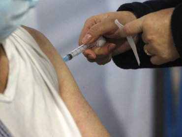 Más de mil personas fueron vacunadas con dosis Pfizer caducadas en la provincia de Chiloé