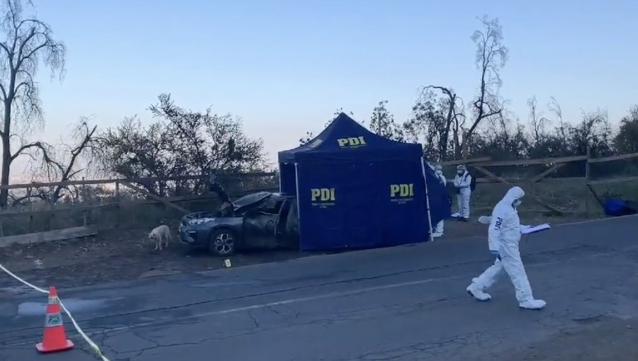 Hallan cuerpo sin vida en el maletero de un automóvil quemado en Peñalolén