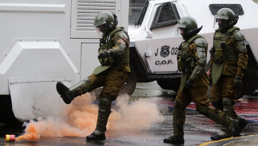 Tres ataques a comisarías en Santiago durante la madrugada de víspera al 18 de octubre: No hay detenidos ni lesionados