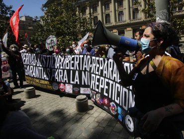 Manifestantes intentaron ingresar a la fuerza a la sede de la Convención Constitucional