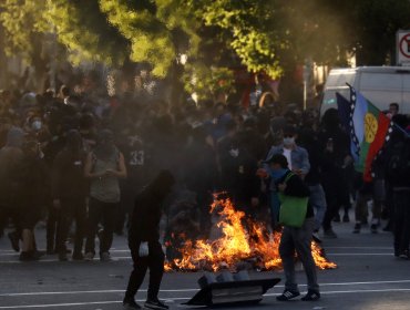 Revisa imágenes de los disturbios en Valparaíso por la conmemoración de los dos años del estallido social