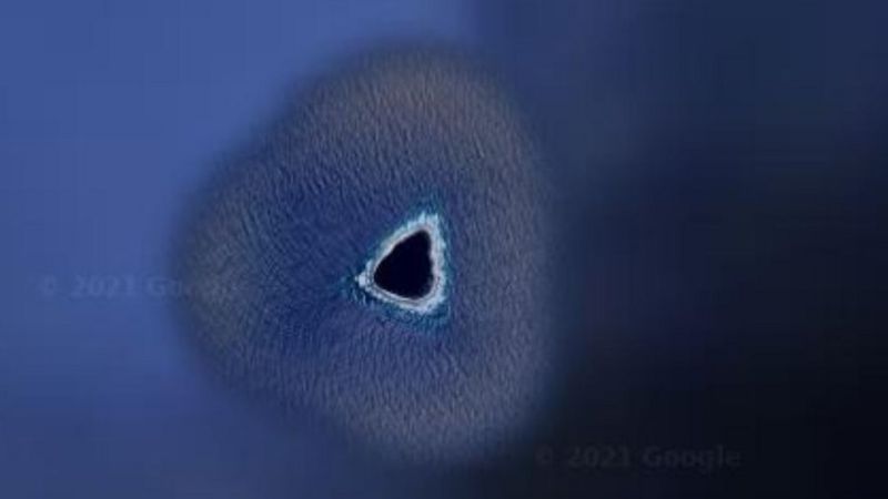 La imagen del "agujero negro" en el océano Pacífico detectado con la herramienta Google Maps que se volvió viral