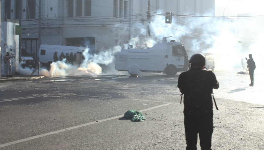 Con incidentes, enfrentamientos con carabineros y saqueos terminan manifestaciones en Valparaíso y Viña del Mar
