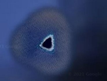 La imagen del "agujero negro" en el océano Pacífico detectado con la herramienta Google Maps que se volvió viral