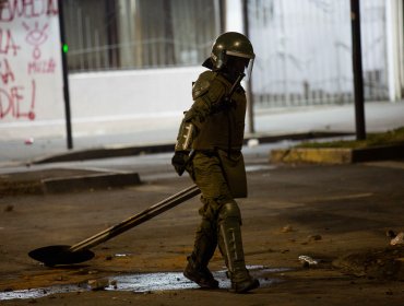 Carabineros entregó balance del 18-O: Dos personas fallecidas, 450 detenidos y 35 saqueos a nivel país