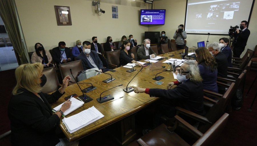 Comisión revisora de la acusación constitucional contra Piñera recibió a abogados expositores y determinó a los siguientes invitados