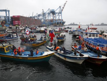 Pescadores de la excaleta Sudamericana se movilizaron para pedir el retorno al puerto de Valparaíso