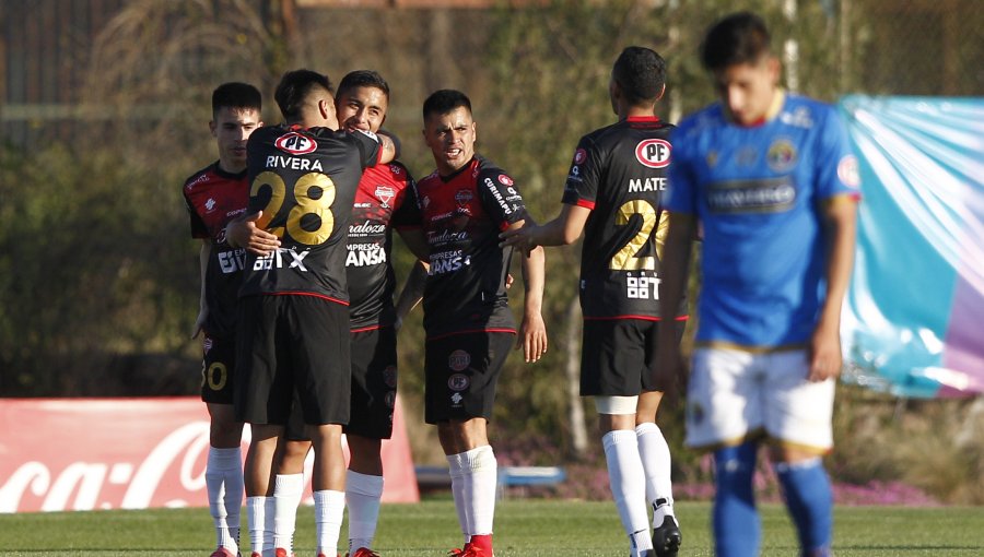 Ñublense goleó a Audax Italiano que se aleja de la cima del Campeonato