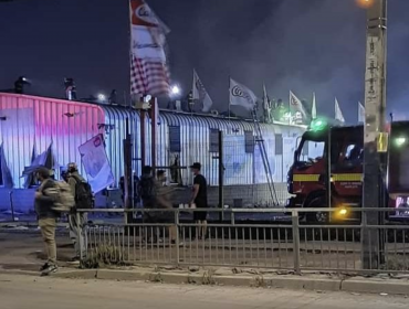 Saqueos y barricadas marcaron agitada noche en distintas comunas de la región Metropolitana