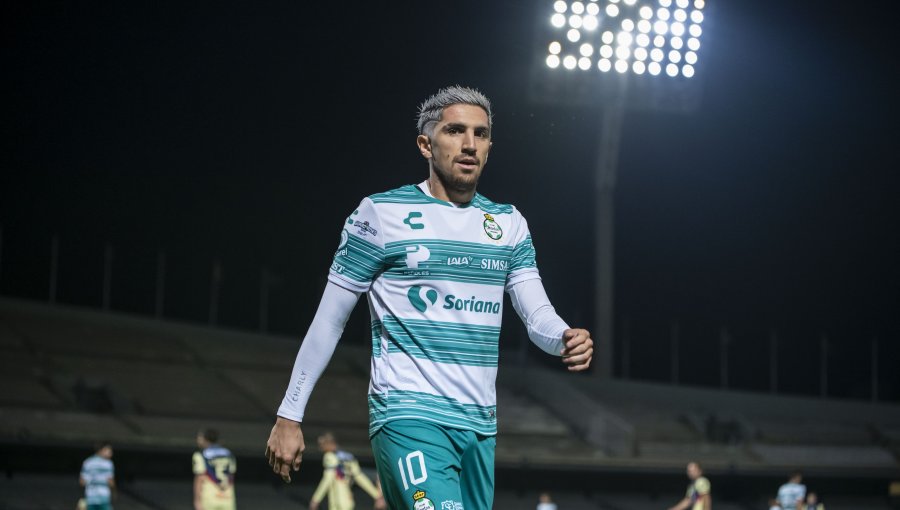 Diego Valdés fue villano en Santos Laguna al ser expulsado en derrota frente a América