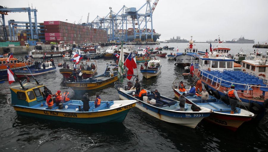 "No nos parece justo": Ministro de Economía descarta indemnizar a pescadores de la excaleta Sudamericana