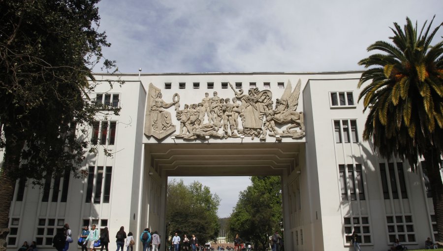 Decena de desconocidos incendiaron dependencias de la Universidad de Concepción