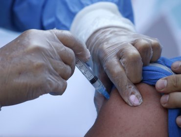 Funcionaria de la salud fue vacunada por error con seis dosis de Pfizer en Copiapó