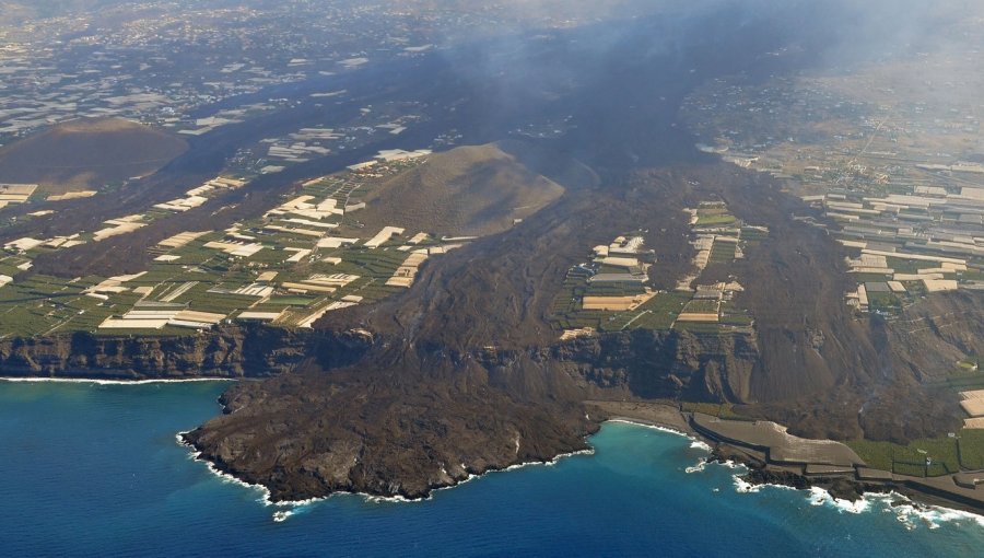 Deformación del cono del volcán Cumbre Vieja provoca una emisión "enorme" de lava