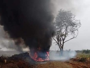 Cerca de 30 encapuchados armados ingresaron a faena forestal y quemaron al menos 10 casas en Carahue