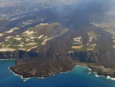 Deformación del cono del volcán Cumbre Vieja provoca una emisión "enorme" de lava