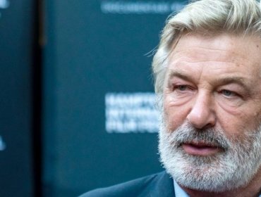 Los nuevos detalles sobre el accidente en el que Alec Baldwin mató a una directora de fotografía en un rodaje