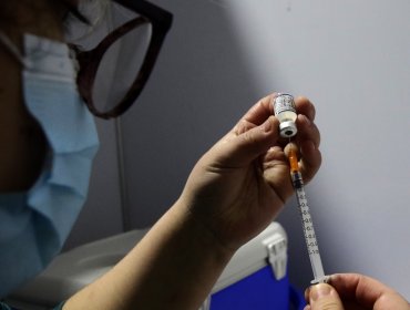 Colegio Médico de Valparaíso advierte que no vacunados tienen “entre 12 a 14 veces más riesgo de terminar en una UCI y morir” por Covid