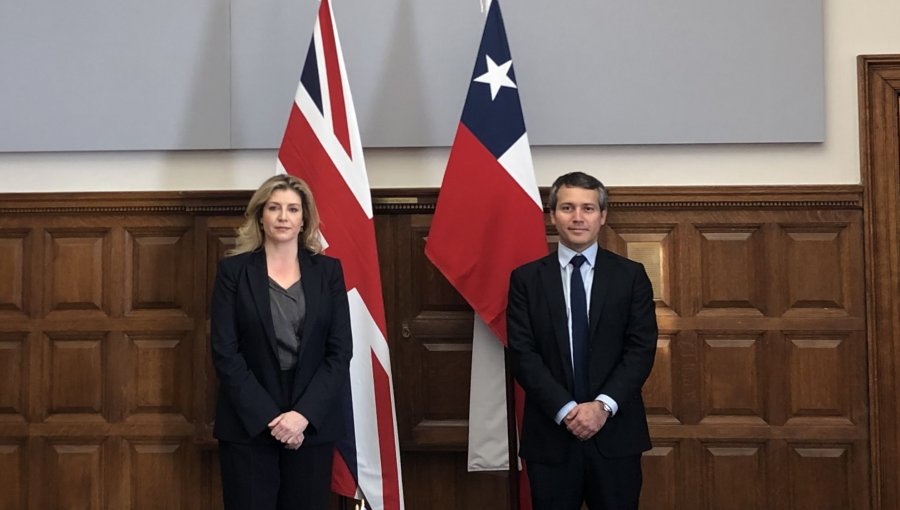 Chile y Reino Unido se comprometen a mejorar y profundizar sus relaciones económicas y comerciales