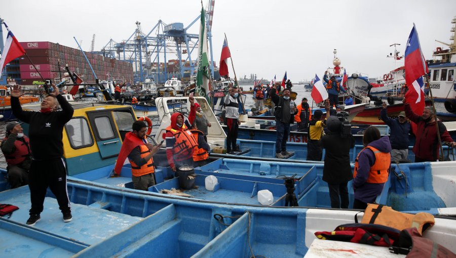 Puerto Valparaíso propuso sector de la playa Los Placeres como localización provisoria de los pescadores de la excaleta Sudamericana