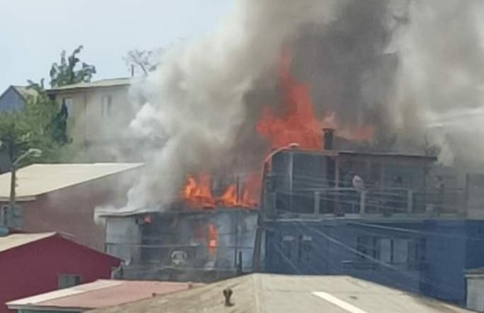 Una persona falleció en incendio que consumió vivienda en el sector de Forestal Alto en Viña del Mar