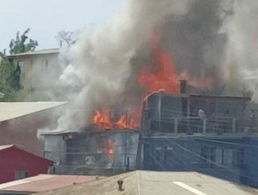 Una persona falleció en incendio que consumió vivienda en el sector de Forestal Alto en Viña del Mar