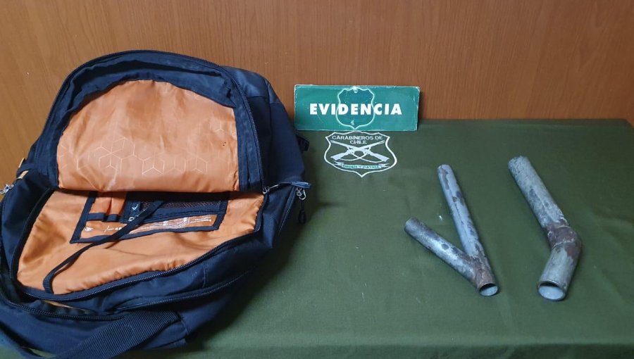 Carabineros de civil sorprenden a sujeto portando un arma hechiza en concurrida arteria de Valparaíso