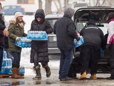 Benton Harbor: El lugar de Estados Unidos con el agua tan contaminada con plomo que no pueden usarla ni para lavarse los dientes