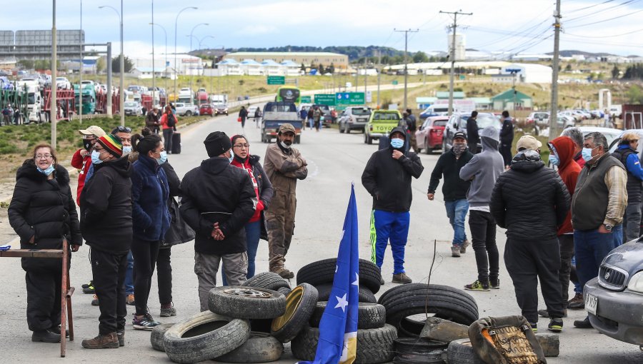 Puntarenenses protestan con corte de ruta ante sostenido incremento del valor de los combustibles