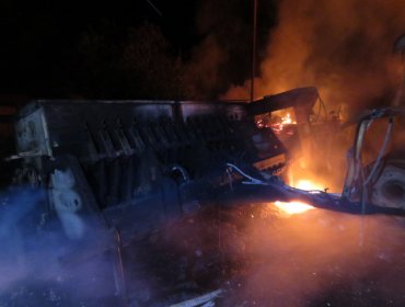 Los Lagos: Ataque incendiario en San Juan de la Costa dejó máquina forestal destruida