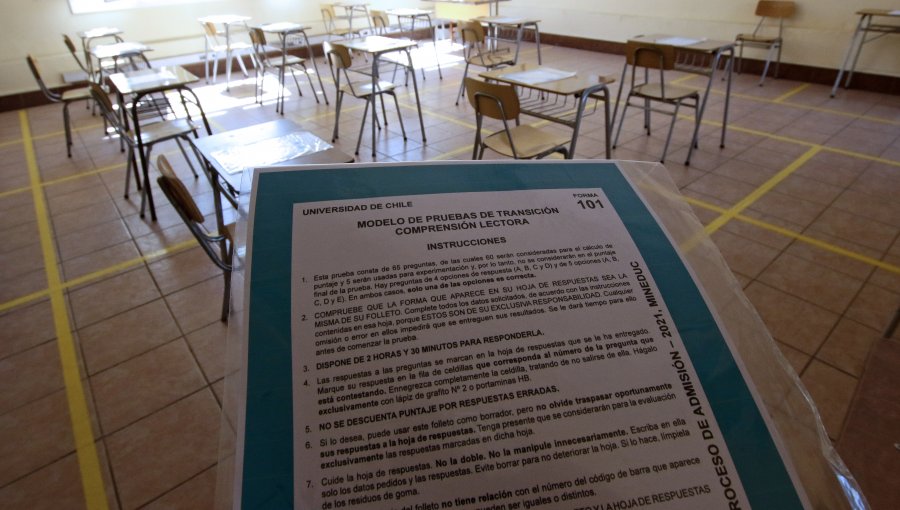 Ministerio de Educación anuncia que Prueba de Transición se podrá rendir dos veces al año desde el 2022