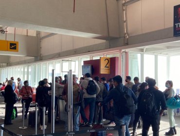 Falla mecánica en avión deja a más de un centenar de pasajeros varados en aeropuerto de Antofagasta