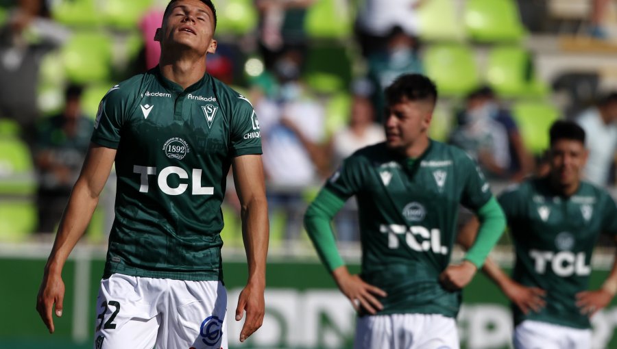 Pese a gran segundo tiempo, Wanderers no pudo salir del empate ante Palestino y sigue alejándose del milagro