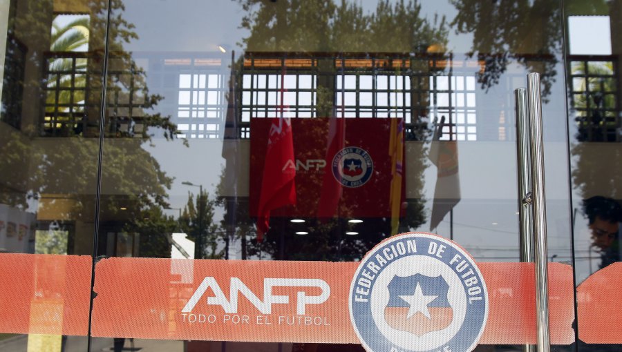 ANFP se lanza contra la Seremi por criterios por contactos estrechos