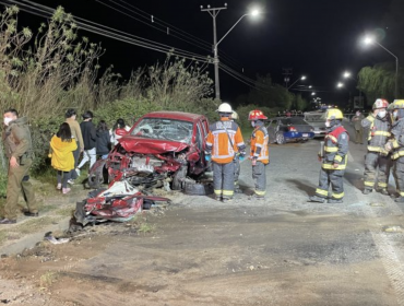 Un muerto y cinco lesionados dejó colisión frontal ente vehículo y camioneta en Valdivia