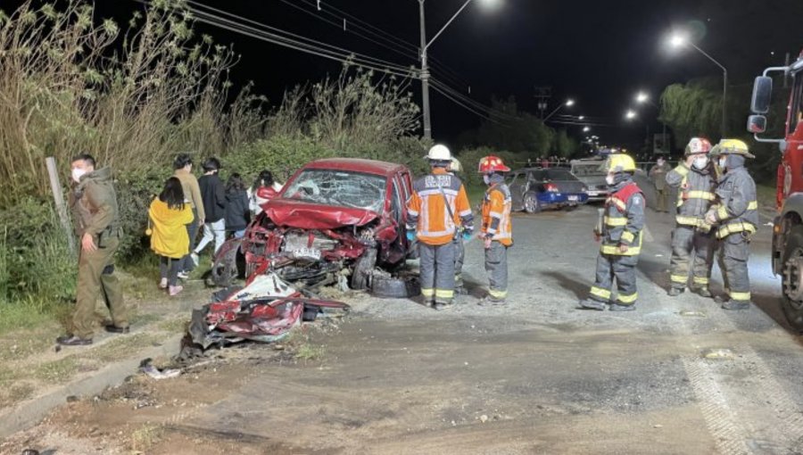 Un muerto y cinco lesionados dejó colisión frontal ente vehículo y camioneta en Valdivia