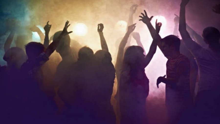 Abren sumario sanitario por masiva fiesta de Halloween en el Teatro Caupolicán